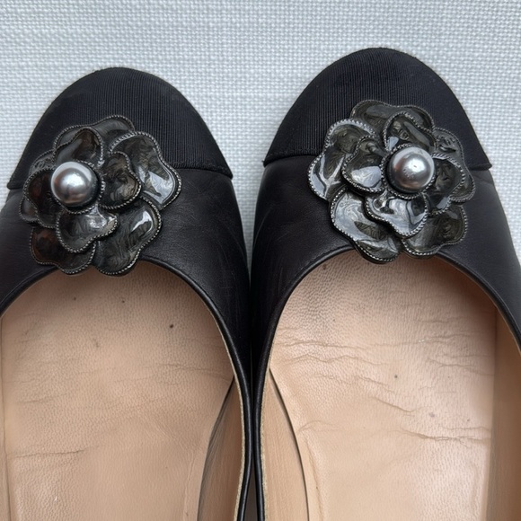 Authentic CHANEL Camellia Ballet Flats | Size 40 | Luxury Leather/Satin - Picture 10 of 13